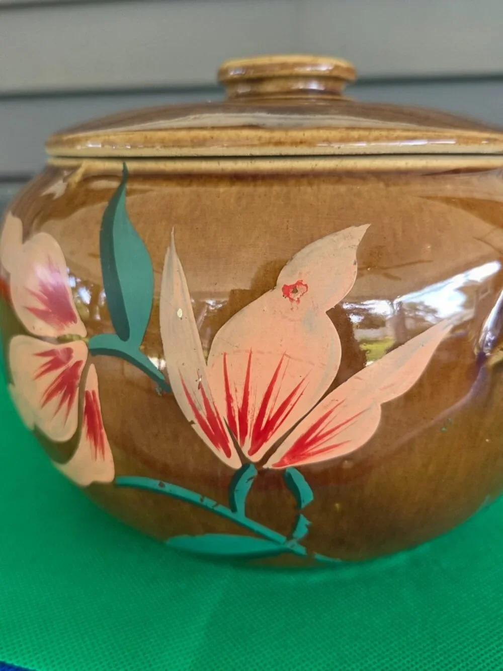 USA Pottery Brown Bean Pot with Lid Hand Painted 6 Inches Tall No Chips/Cracks